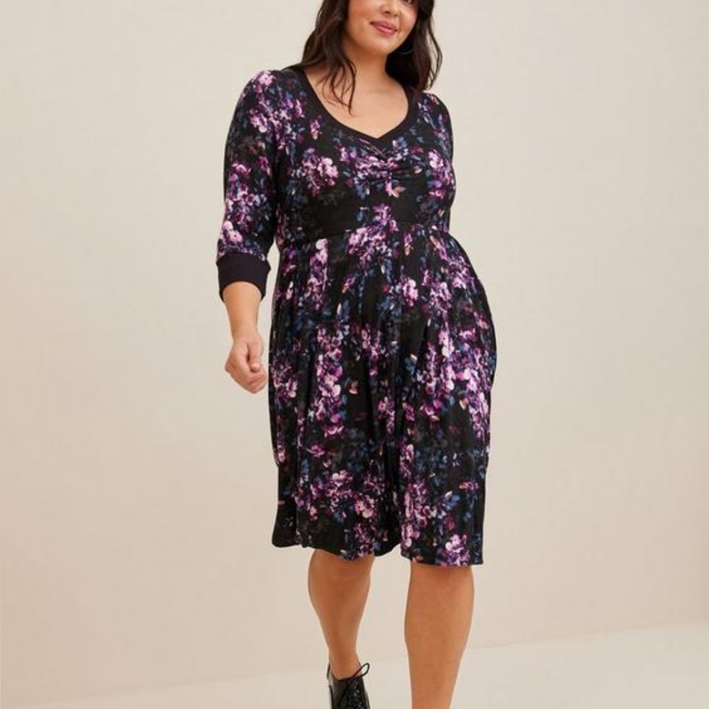 Torrid Mini Supersoft Plush V-Neck Skater, Size 4x, Black Floral